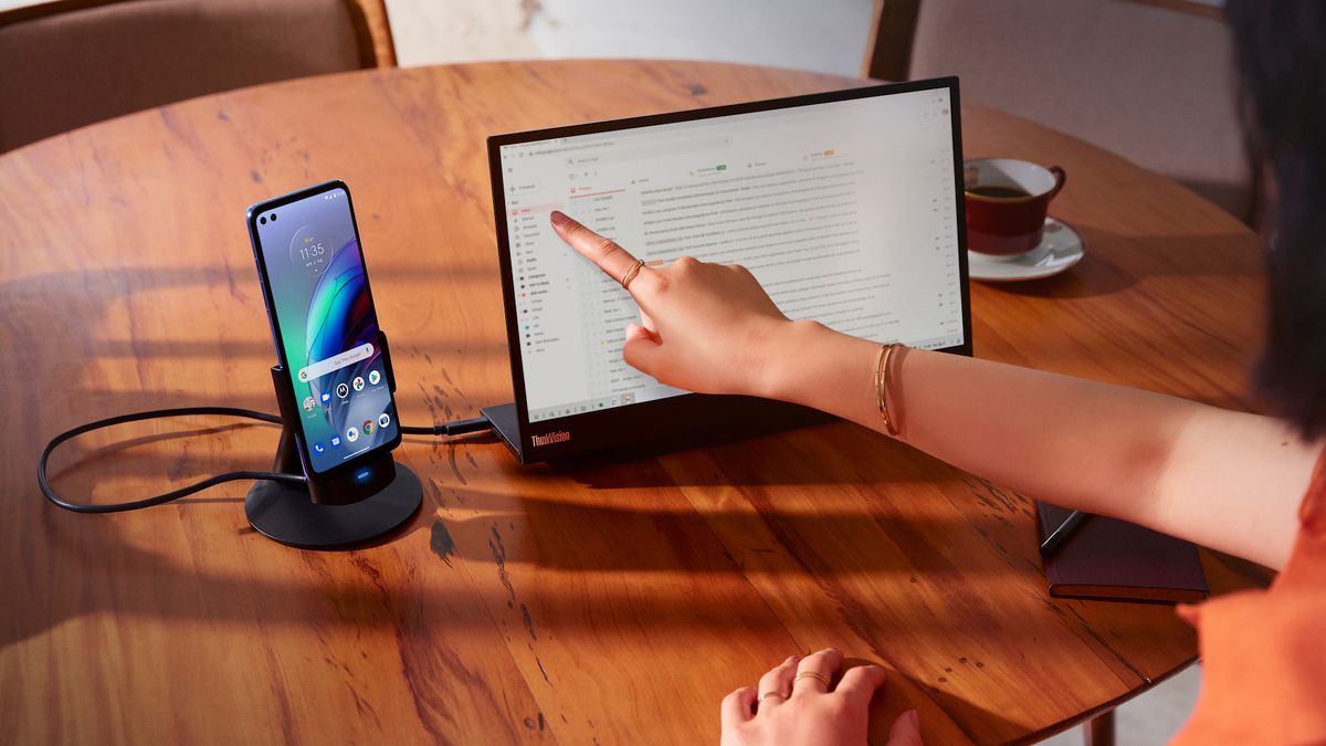 Prawie flagowiec z trybem PC i tani smartfon 5G. Motorola Moto G100 i Moto G50 już w Polsce 1