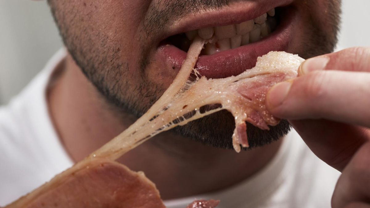 Jelita nie cierpią tych produktów. Eksperci radzą: pozbądź się ich z diety