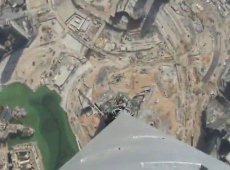 Widok ze szczytu Burj Dubai (wideo)