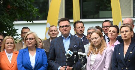 Działacze Polski 2050 o spotkaniu Hołowni. "Nie rozumiem, czemu nocą"