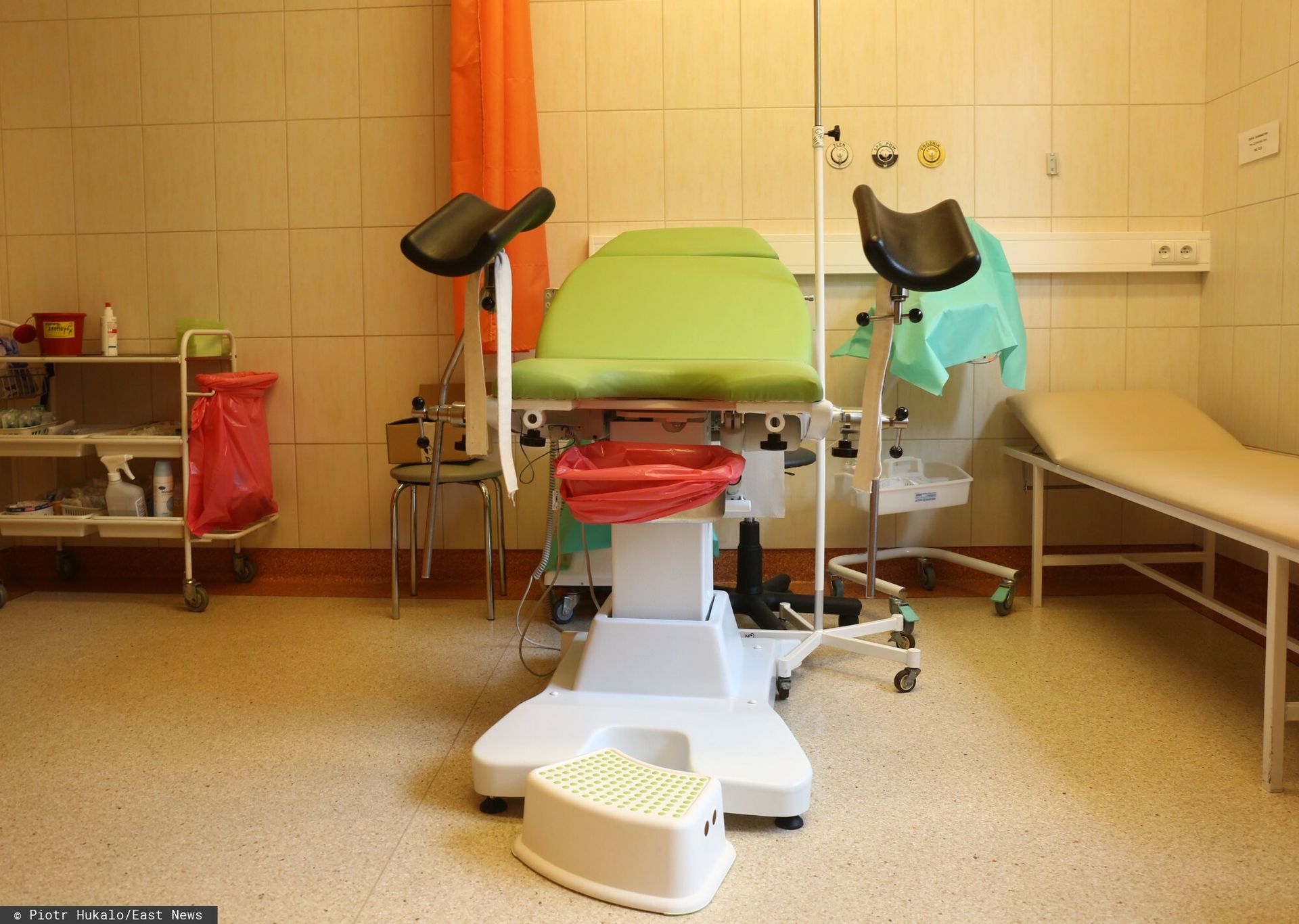Selektywna aborcja w ciąży bliźniaczej. Media opisują sprawę
