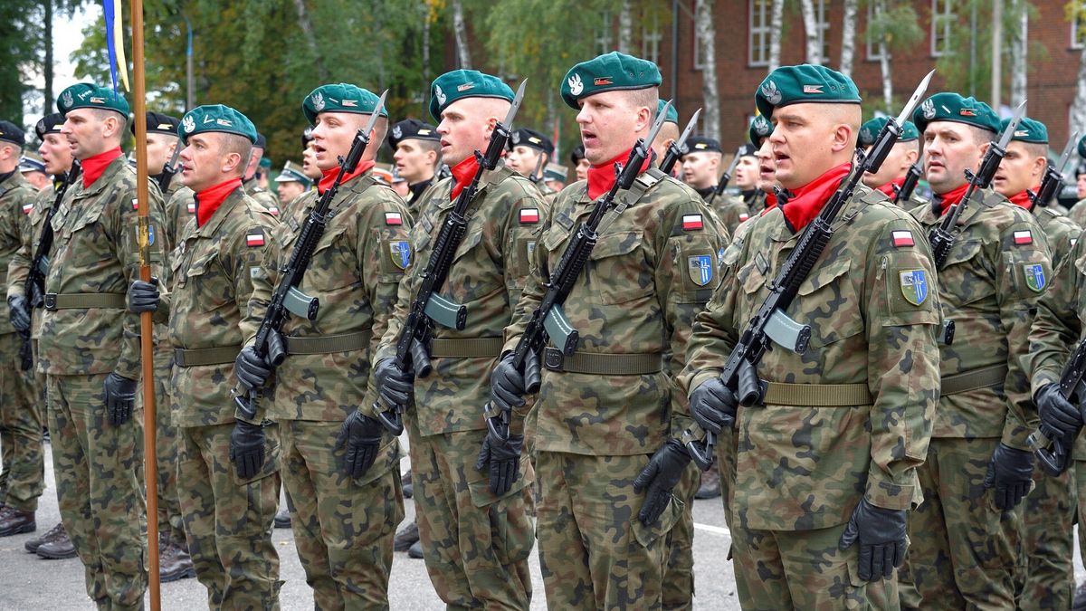 Jak informuje MON, od 1 stycznia 2020 r. przeciętne wynagrodzenie żołnierza zawodowego wynosi 6154 zł brutto