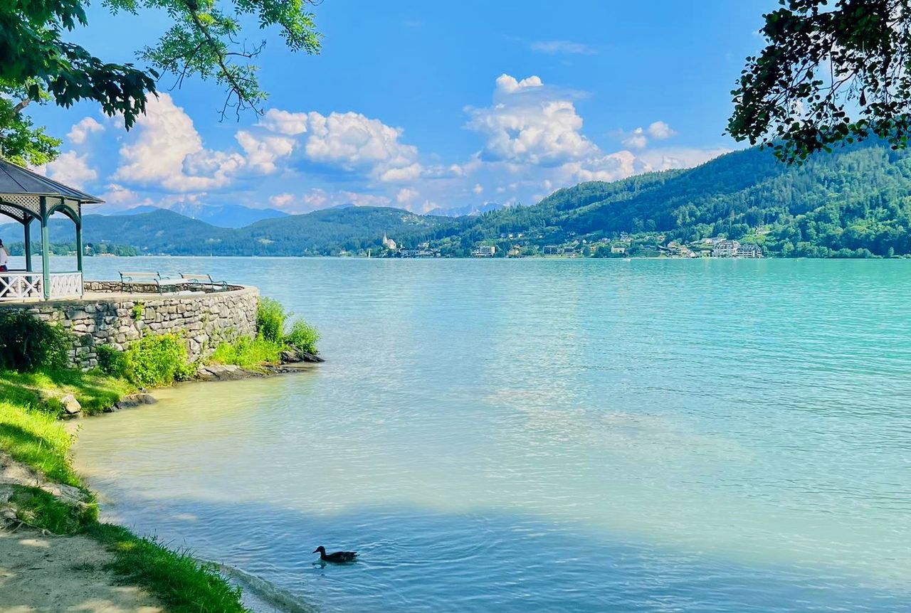 Jezioro Wörthersee kusi pięknym kolorem wody