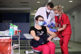 Koronawirus w Polsce. Szczepienia właśnie ruszyły