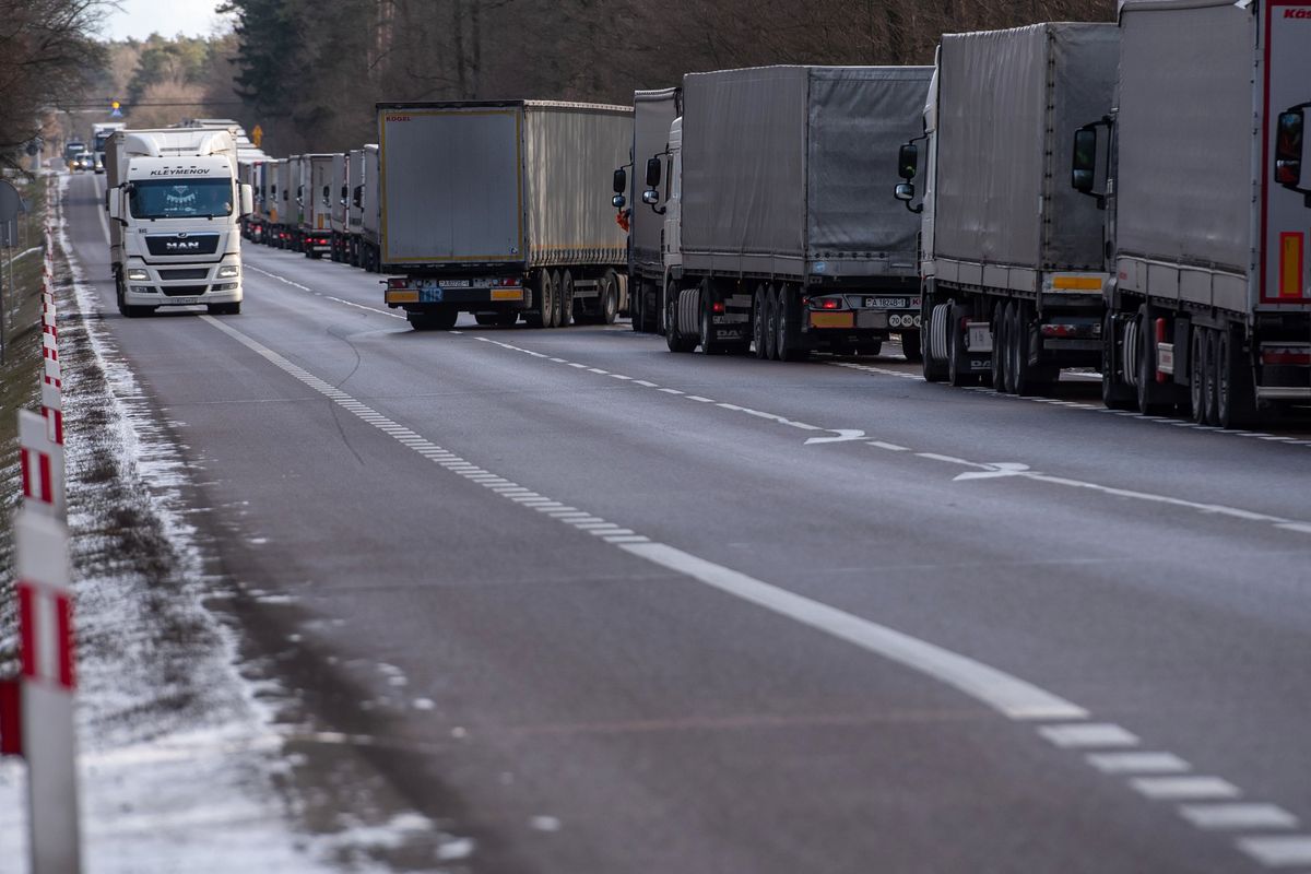 Wśród branż największy niepokój obserwujemy w firmach transportowych, wśród których 43 proc. wskazuje na duże zagrożenie dla działalnosci w przypadku wojny na Ukrainie 