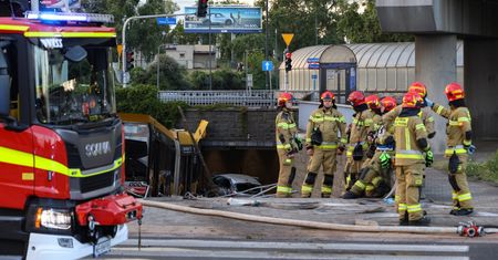 Autobus wpadł do tunelu. Nieoficjalnie: zawinił czujnik pedału gazu