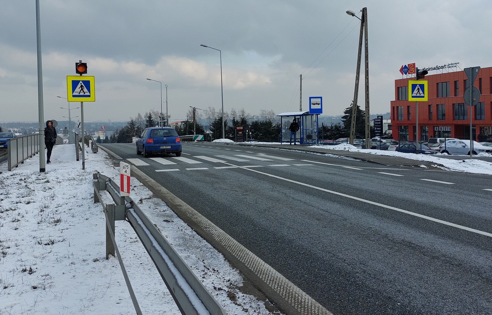 Przejście i dwa pasy w jedną stronę. To nie jest najbezpieczniejsze rozwiązanie. 