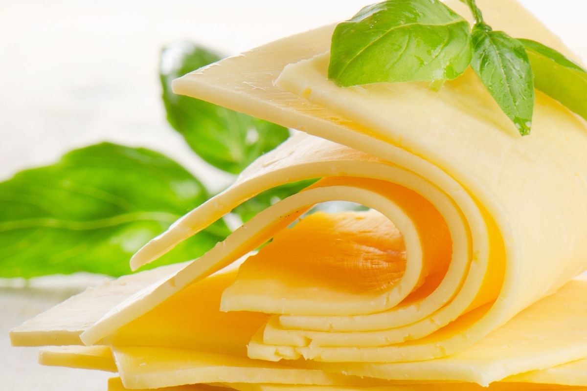 Roladki serowe przygotuj ze swojego ulubionego sera żółtego