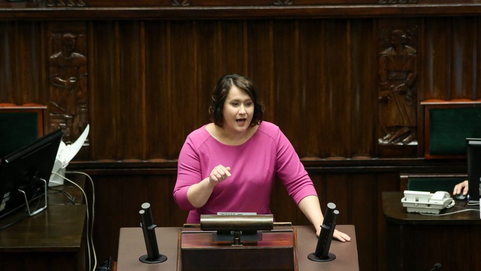 Anna Maria Siarkowska
Warszawa, 15.06.2023. Pos�anka PiS Anna Maria Siarkowska na sali obrad Sejmu w Warszawie, 15 bm. Sejm przyj�� uchwa�� wyra�aj�c� sprzeciw wobec unijnego mechanizmu relokacji migrant�w. (jm) PAP/Albert Zawada
Albert Zawada
obrady, posiedzenie, pos�owie, sala obrad, sejm, sejmowej, sejmu