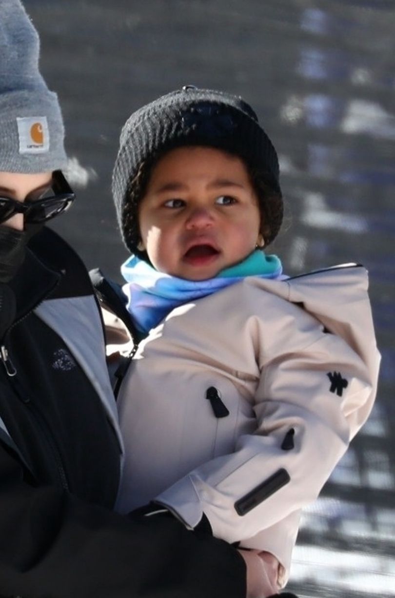 Kylie Jenner uczy Stormi jazdy na nartach podczas rodzinnego wypadu do Aspen