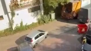 Warszawa: Wjechała w auto, wyszła i zaczęła krzyczeć do pracowników sortujących odpady