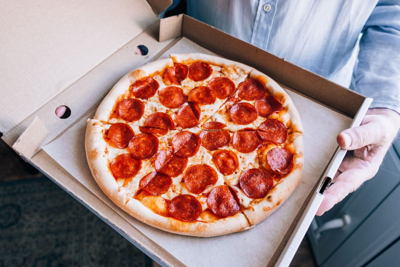 Spróbowała pizzy z pizzomatu. Jest gotowa w trzy minuty
