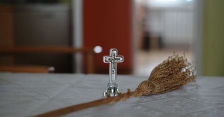 Przerażony ministrant uciekł. Koszmar na kolędzie