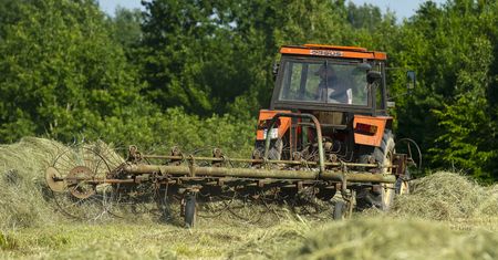 Podkarpackie. Młody mężczyzna zginął przygnieciony przez ciągnik