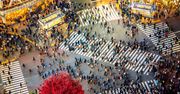 "Halo Polacy". Ten kraj to mieszanka tradycji  z nowoczesnością. "Dla nas to jest niesamowite i dziwne"