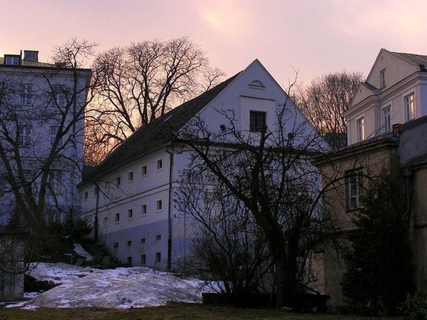 Szarytki zbudują biurowiec w przyklasztornym ogrodzie na Powiślu w Warszawie