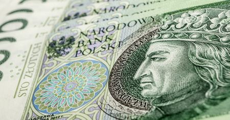 Rząd podnosi świadczenie dla rodziców. Podwyżka o 100 proc.
