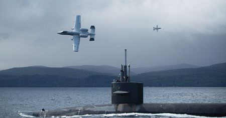 Niespotykana sytuacja. USS Nebraska z wyjątkową eskortą