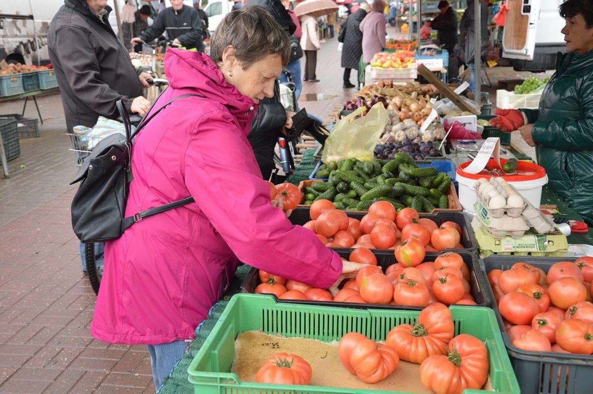 Pomidorów jest dużo, rozrzut cen ogromny - od 4 złotych do 20 za kilogram