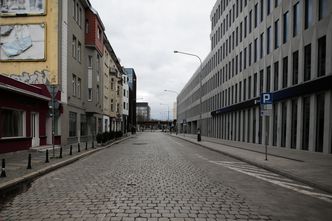 Puste ulice, mniej emisji, ale więcej odpadów. Epidemia koronawirusa nie pozostaje bez wpływu na środowisko