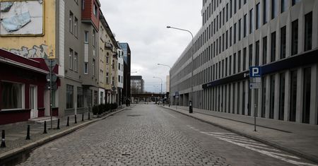 Puste ulice, mniej emisji, ale więcej odpadów. Epidemia koronawirusa nie pozostaje bez wpływu na środowisko