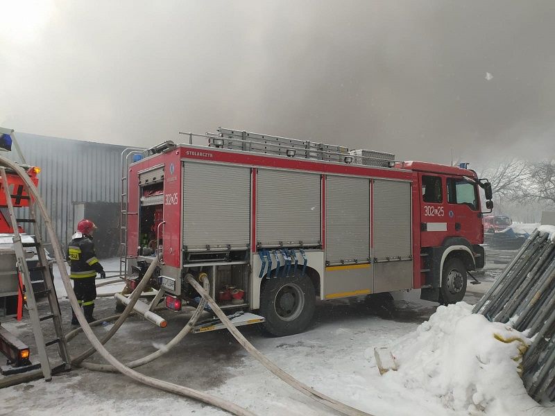 Pożar magazynu AGD i warsztatu samochodowego przy ul. Smoluchowskiego | fot. KM PSP w Lublinie
