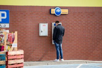 Bankomaty tracą na znaczeniu. 560 urządzeń zniknęło w pół roku