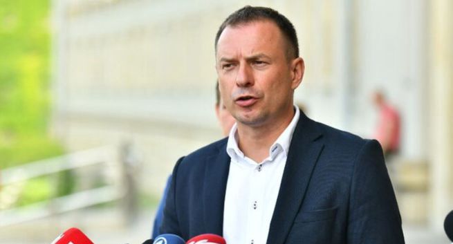 Poseł Piotr Borys od dziesięciu miesięcy czeka na rozpoczęcie procesu z TVP