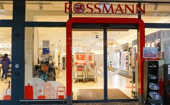 89,99 zł zamiast 129,99 zł. Zaczęło się w Rossmannie