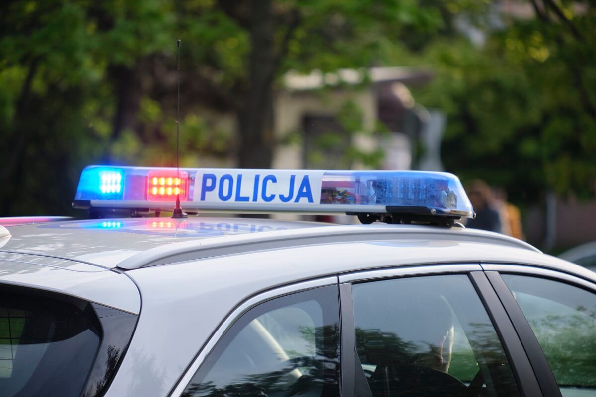 Radiowóz policji na sygnałach