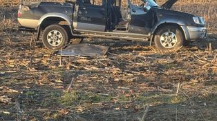 Łubowo: Dachowanie pickupa na drodze między Bornem Sulinowem