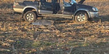 Łubowo: Dachowanie pickupa na drodze między Bornem Sulinowem