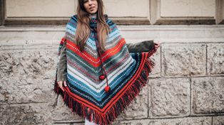 Nie tylko płaszcze i kurtki. Ponczo to świetna propozycja na jesień dla szykownych pań