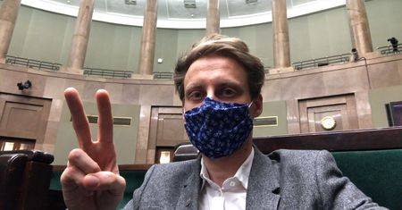 O ile wzbogacił się "najbiedniejszy" poseł? Zarobił 123 tys., odłożył niecałe 4,5 tys. zł