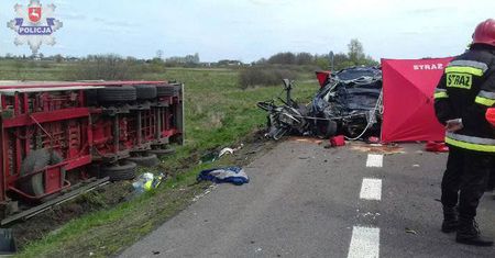 Śmiertelny wypadek w Chojnie Nowym. Nie żyje 26-latka (zdjęcia)