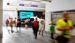 Synergic z nowymi ekranami reklamowymi na Dworcu Centralnym w Warszawie