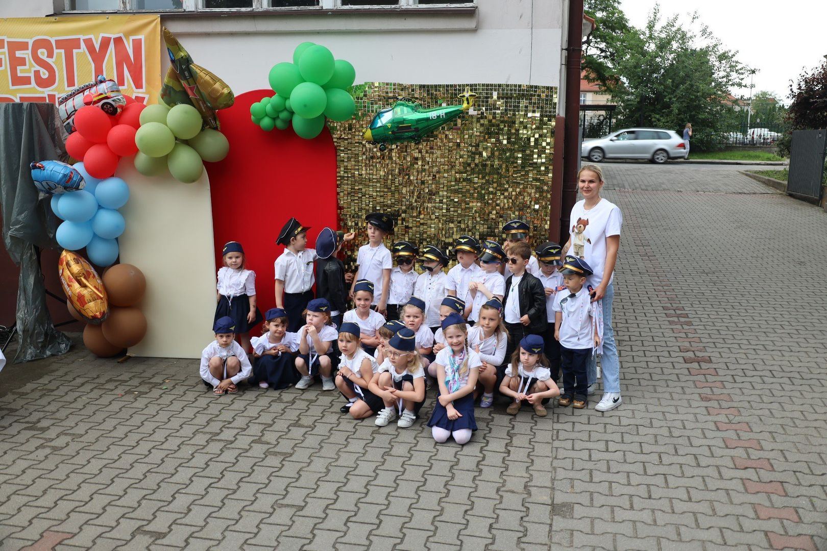 Festyn Rodzinny w Przedszkolu nr 1 „Miś Uszatek&#34; odbył się pn. „Baczność! Spocznij! Nasze służby mundurowe!