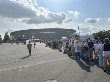 Wrocław: Tłumy pod Tarczyński Arena. Sobotni koncert Eda Sheerana przyciągnął fanów z całej Europy