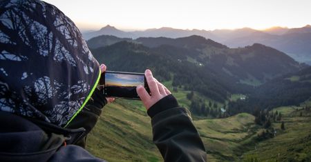 Aplikacje pomocne w górach. Co warto zainstalować w swoim smartfonie?