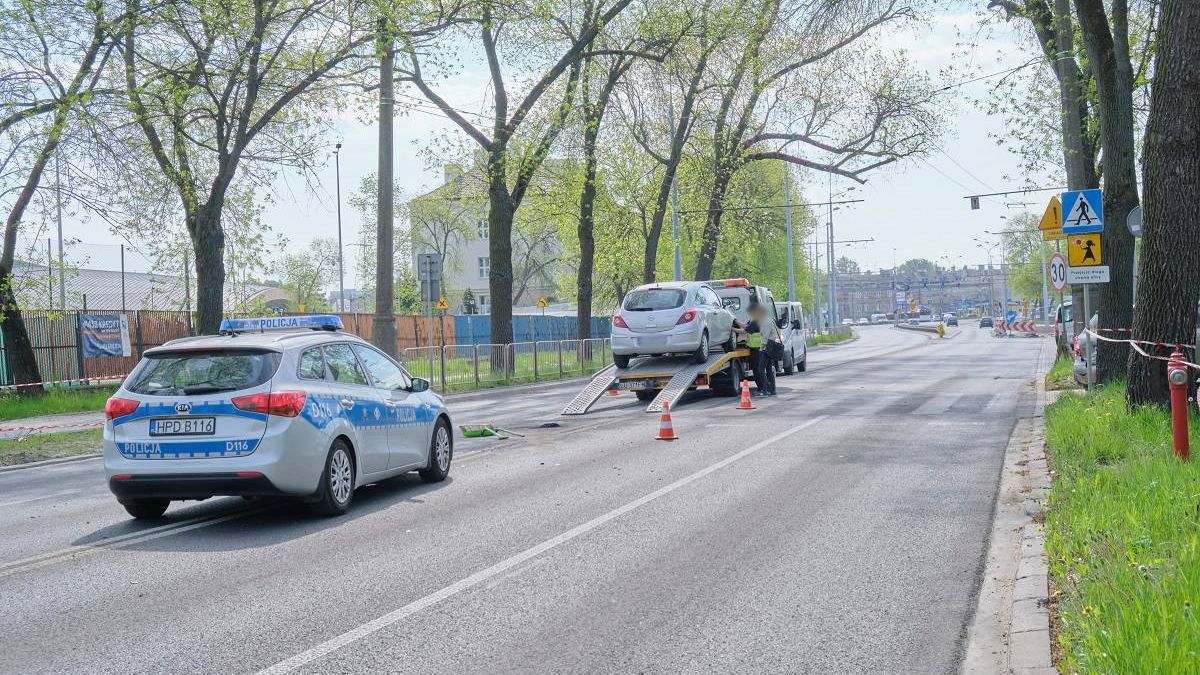 Zderzenie trzech aut przed przejściem dla pieszych na al. Piłsudskiego