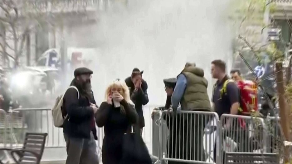 W parku przed sądem na Manhattanie w Nowym Jorku podpalił się w piątek mężczyzna