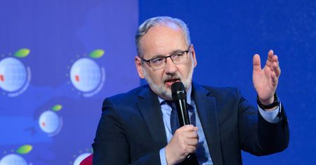 Jednak nie koniec maseczek? Niedzielski wskazuje możliwość