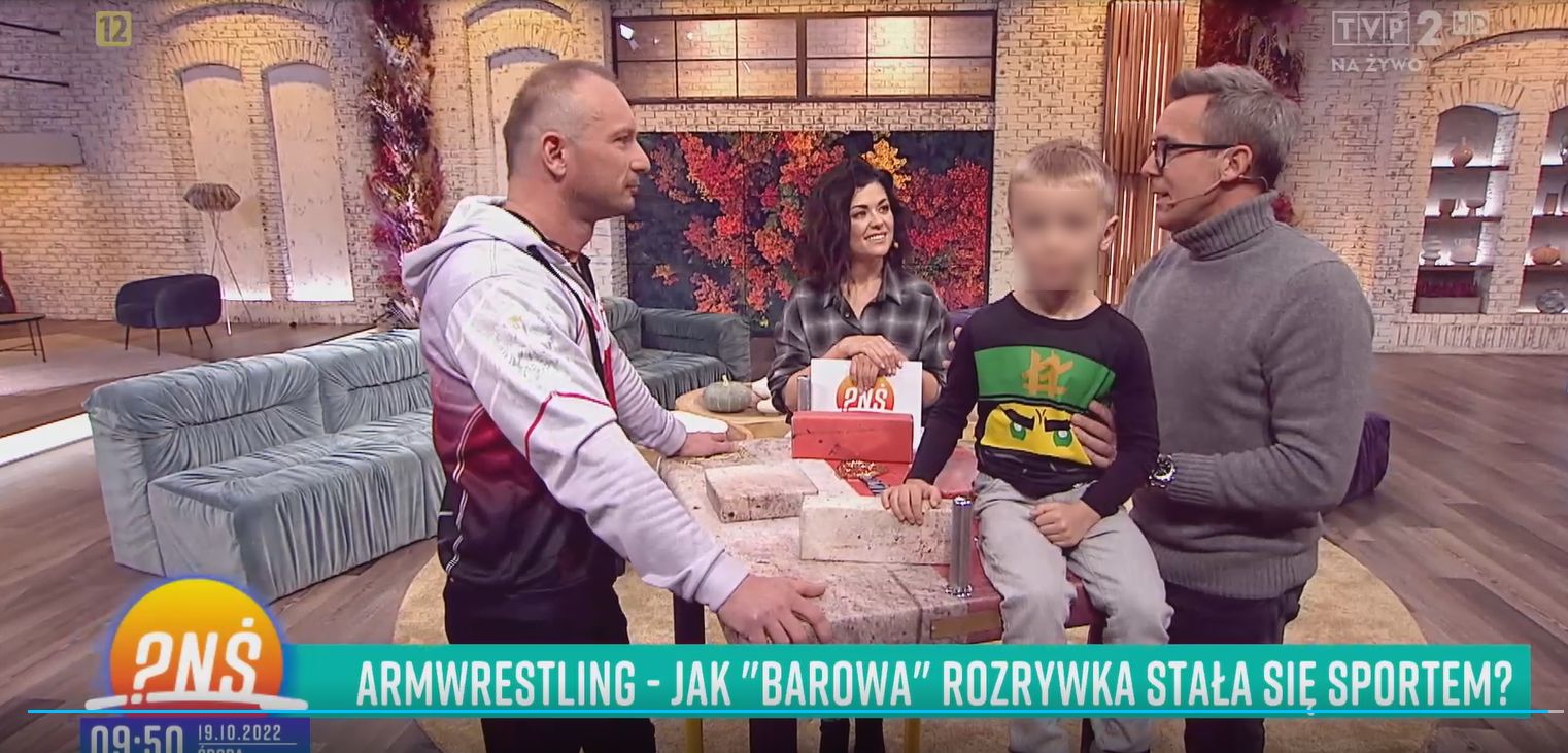 Katarzyna Cichopek i Maciej Kurzajewski zadebiutowali jako para w "Pytaniu na śniadanie". Co zdradziły ich gesty?