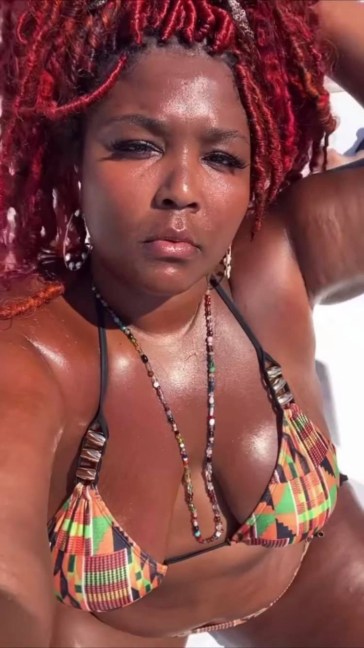 Lizzo twerkuje na jachcie