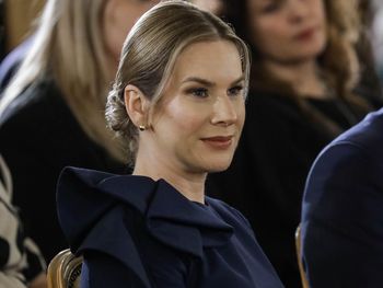 Przyjechała pakować paczki. Tak oceniły ją stylistki