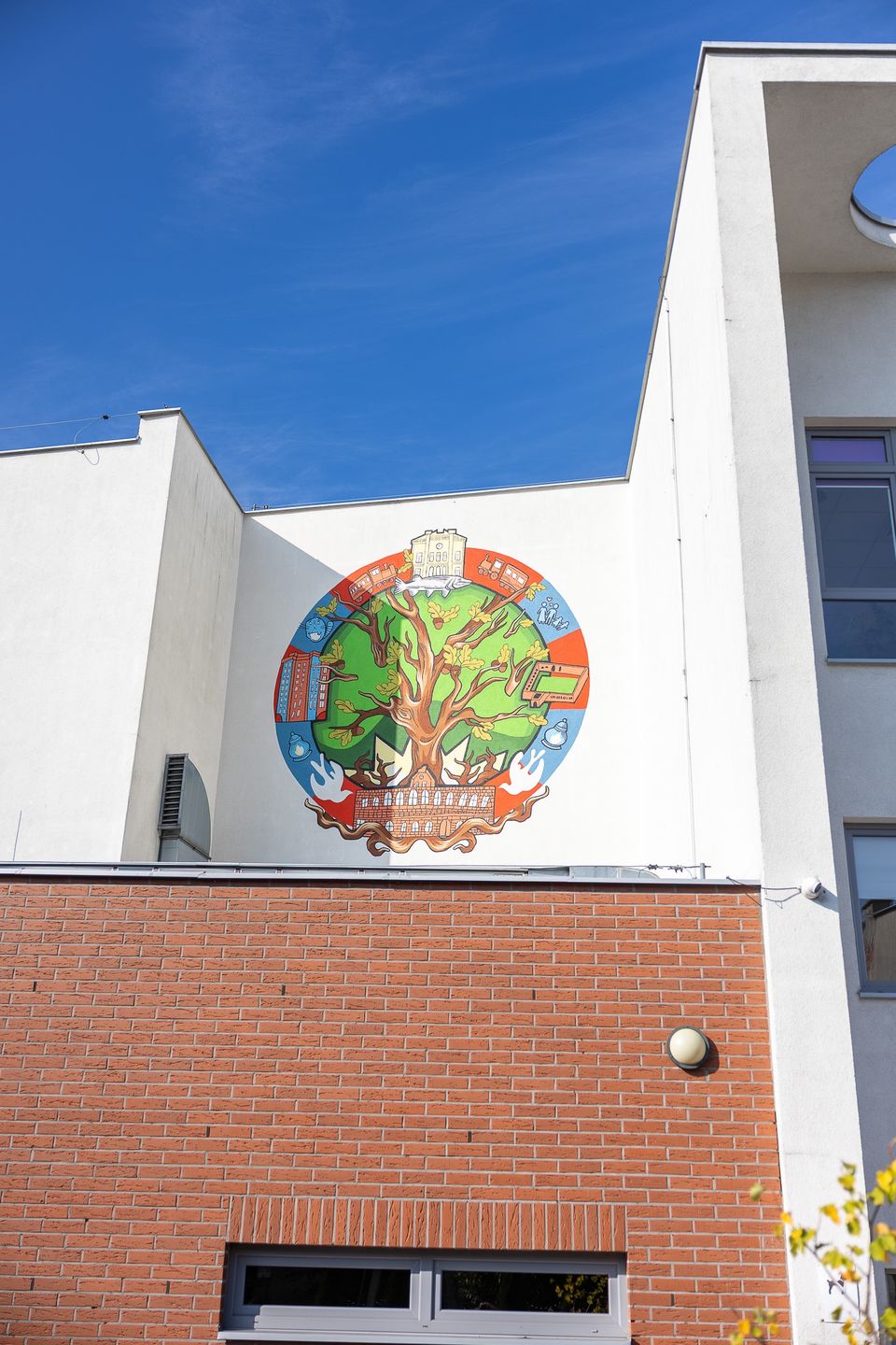 6 października w SP 15 odsłonięto mural, zaprojektowany przez uczniów.