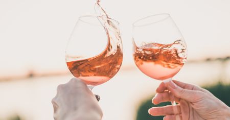 Co wiesz o różowym winie? Sprawdź się, odkrywając 15 haseł