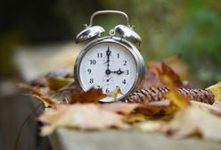 Zmiana czasu na zimowy. Tak wpłynie na pensje pracowników