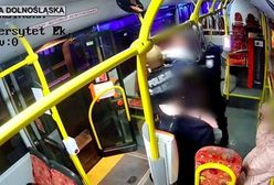 Jelenia Góra. Hulajnoga w autobusie. Dominik Tarczyński broni policjantów