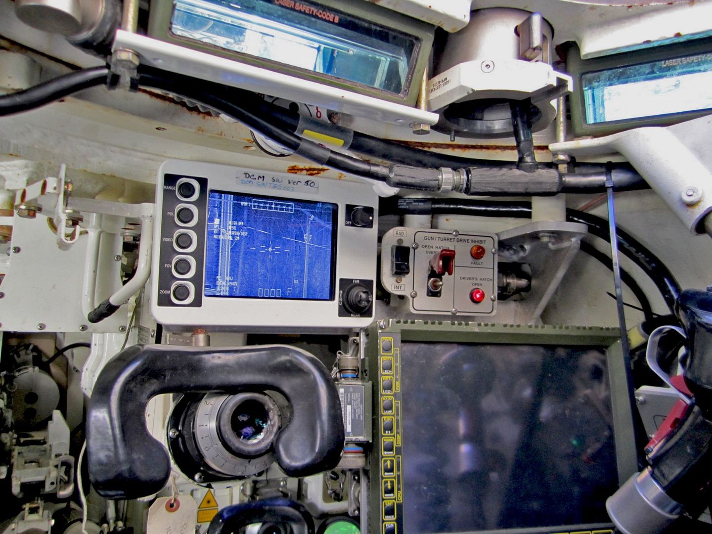 Abrams Integrated Display and Targeting System - stanowisko dowódcy czołgu